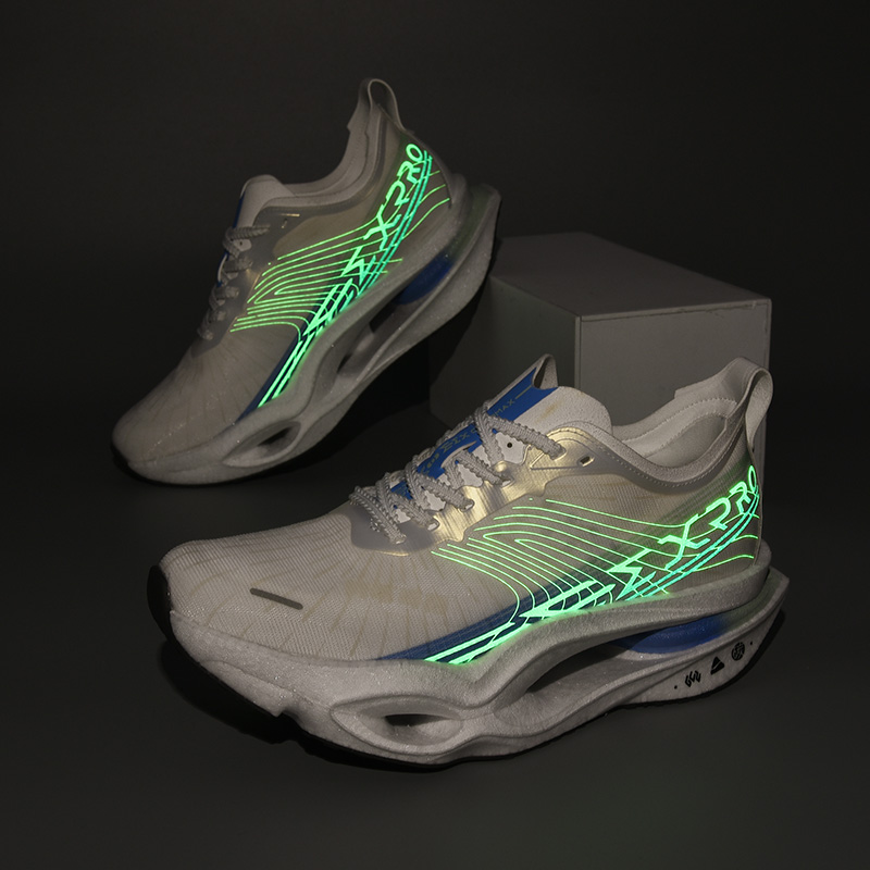 Paar hardloopschoenen met carb - Ultragear Running recensie en prijs